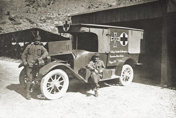 karetka sanitarna Zakonu Krzyżackiego w czasie I wojny światowej, okolice Tyrolu. Fot. zbiory własne